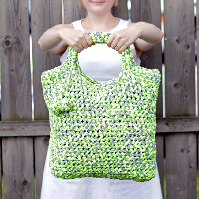 Crochet T-shirt Yarn Tote Pattern at HandsOccupied