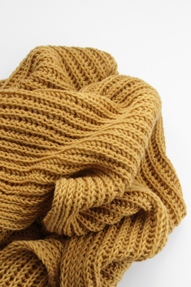 The Fisherman's Rib Stitch is a great alternative to knitting brioche because it results in a fluffy, dimensional finished fabric, but it's a bit easier to knit. Learn all about how to knit Fisherman's Rib, plus learn how to fix mistakes when they crop up, in two great video tutorials.