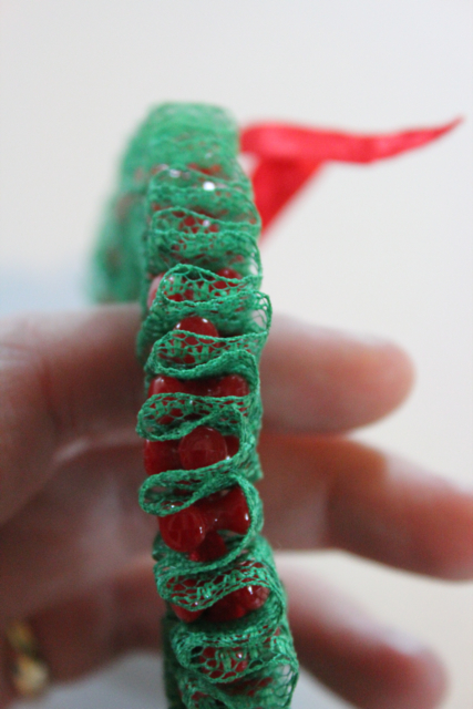 Lace Wreath Pipe Cleaner Ornaments
