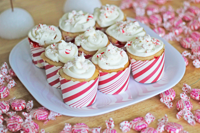 Peppermint Schnapps Swirl Cupcakes | HandsOccupied.com