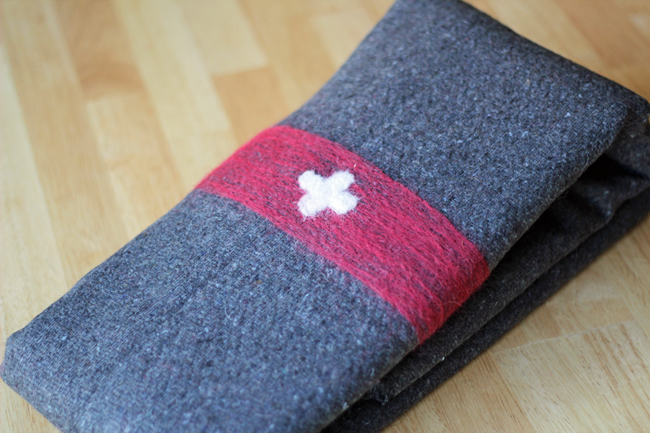 How-to: DIY Wool Swiss Army Blanket | HandsOccupied.com
