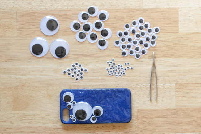 How-to: Googly Eye Phone Case at HandsOccupied.com