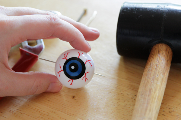How-to: Spooky Eyeball Garland - Hands Occupied