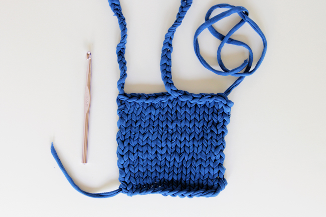 Cross Body Phone Case Pattern with T-shirt Yarn at handsoccupied.com