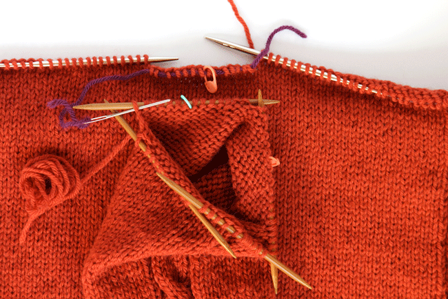 How to attach sleeves / Knit Along Day 4 at handsoccupied.com