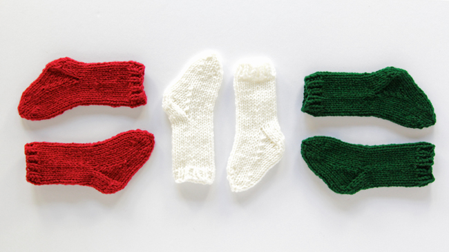 Mini Christmas Stockings Pattern at HandsOccupied.com