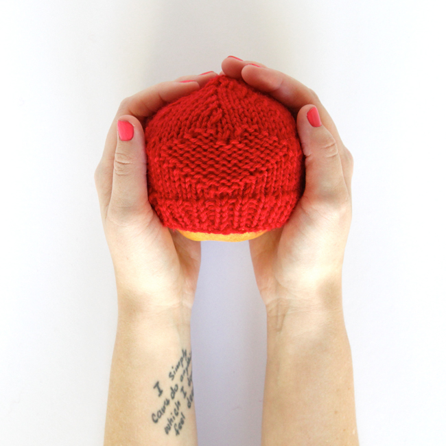 Red Hats for Preemies - Click through for the free pattern & donate a hat to help raise awareness about congenital heart defects in newborns. | hands occupied.com.