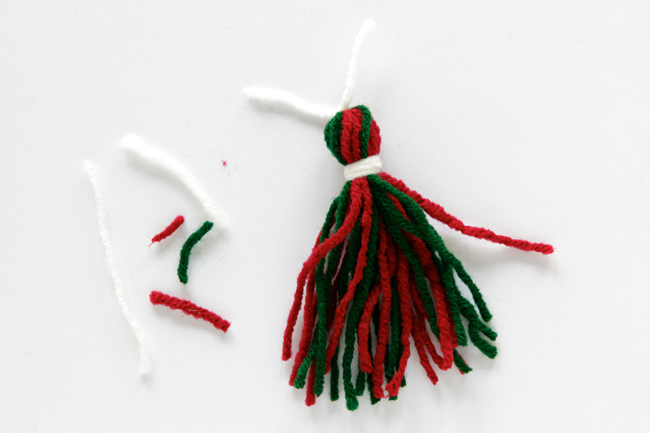How to Make a Yarn Tassel | HandsOccupied.com