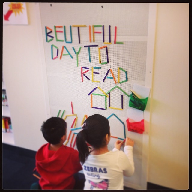 A Beautiful Day to Read by Kids at the Library | HandsOccupied.com