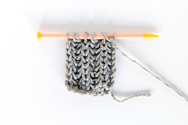 A video tutorial for how to fix mistakes in brioche knitting without having to rip out your entire project! | HandsOccupied.com