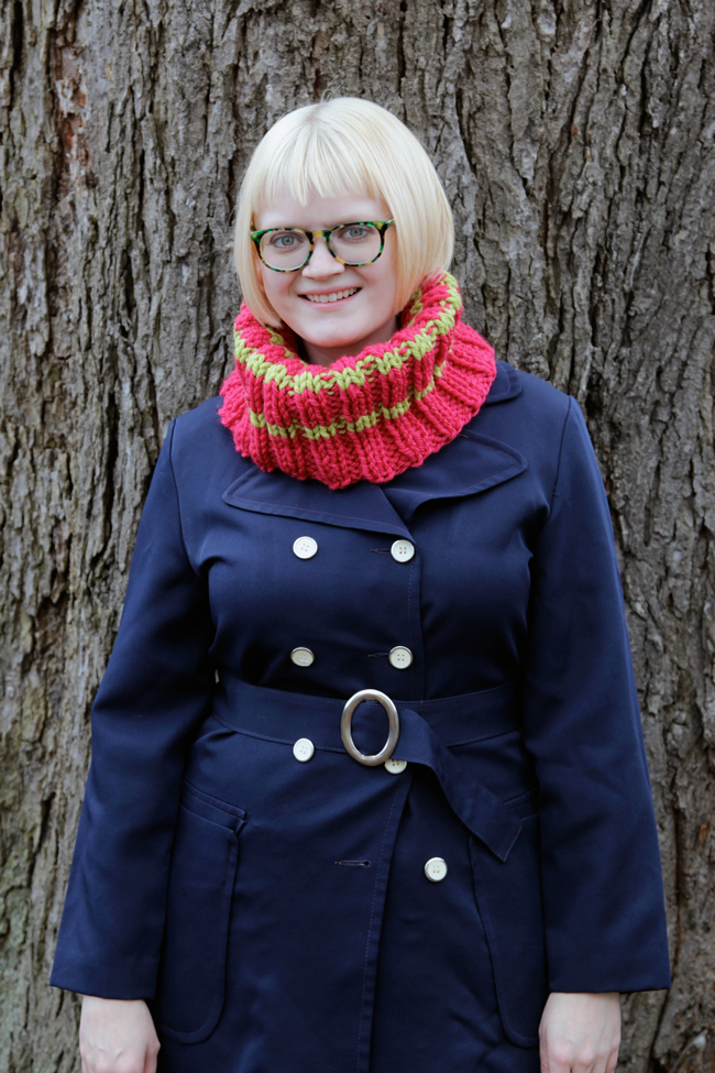 Chunky Ribbed Cowl - Click through for the free knitting pattern! 