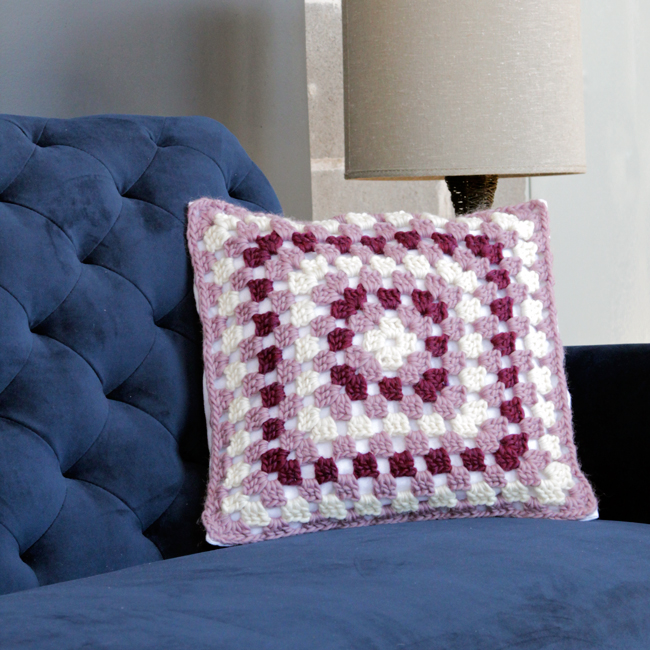 A free crochet pattern & tutorial for granny square throw pillows!