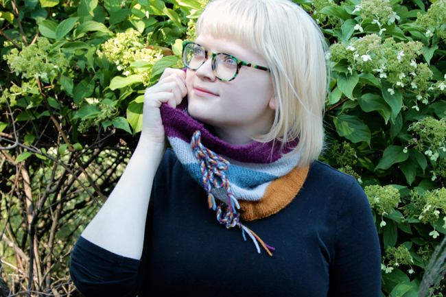 The Quinque Cowl is a crazy comfortable cowl featuring drawstrings and the softest yarn for a comfortable, wearable accessory you won't want to stop wearing!