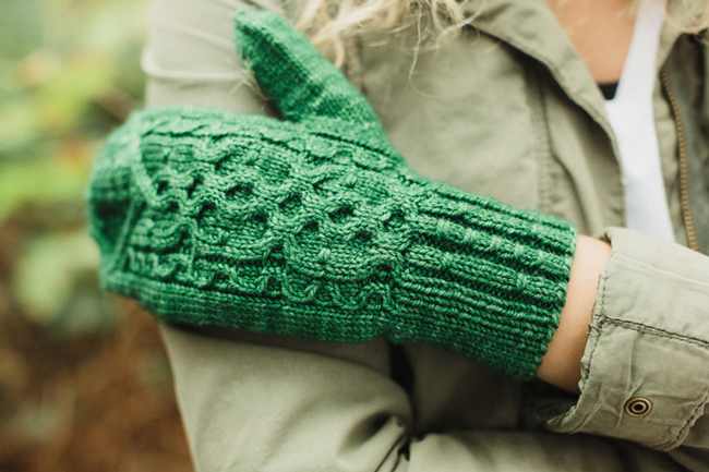 Waggle Hat & Mittens by Yvette Noel