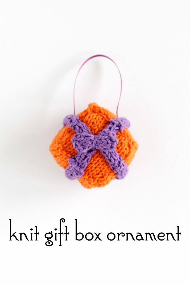 A cute pattern for a knit gift box ornament for the holidays! Click through for the free pattern.