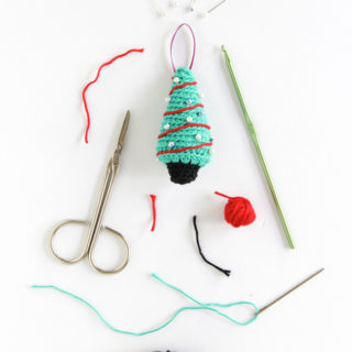 A pattern for a crochet Christmas tree ornament that works up super quick! Click through for the free pattern.