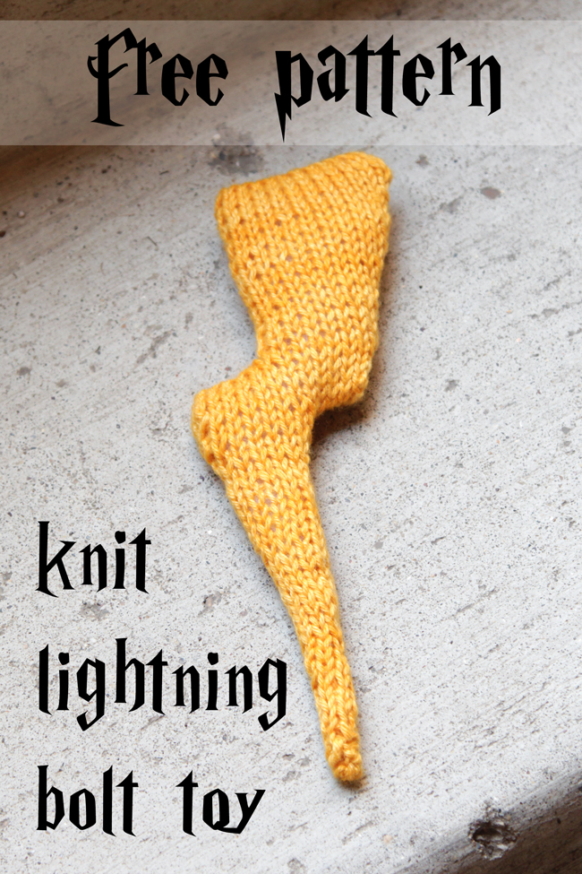 Knit a Harry Potter inspired lightning bolt toy in no time! This free pattern makes a great baby gift, gift topper, key chain or holiday ornament.