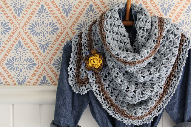 Apple Picking Shawl by Maaike van Koert