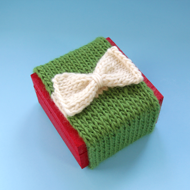 Knit your gift wrap with this simple, free pattern that comes together in minutes!