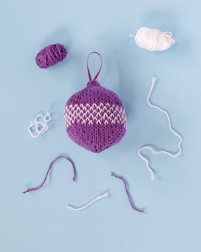 Knit a sweet bauble for your Christmas tree with this free ornament pattern. Handmade holiday crafts are the best!