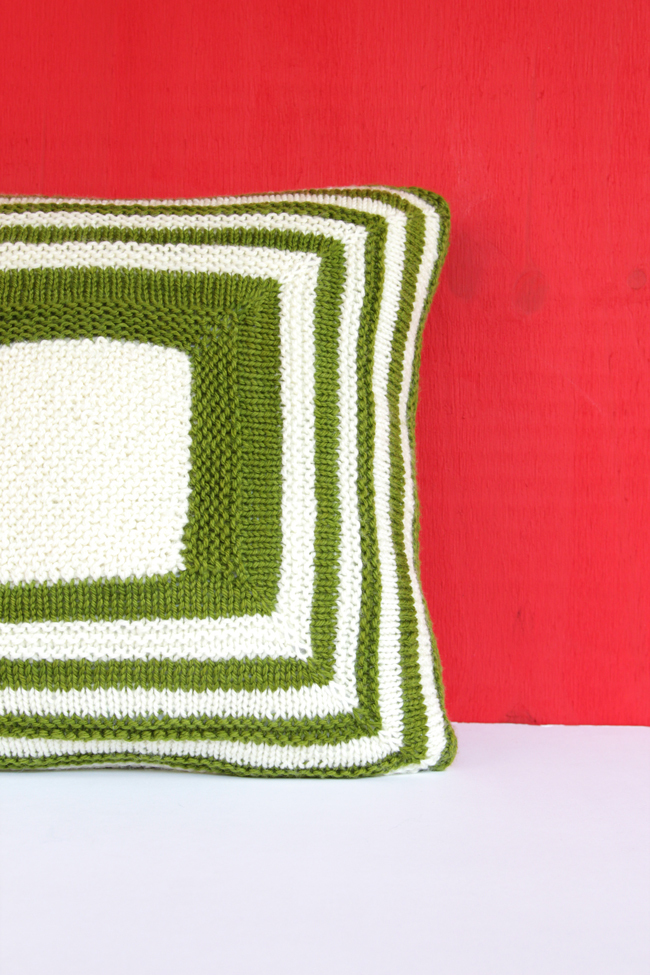 Get your hands on the new Mod Maze Pillow design exclusively in the August issue of I Like Knitting magazine!