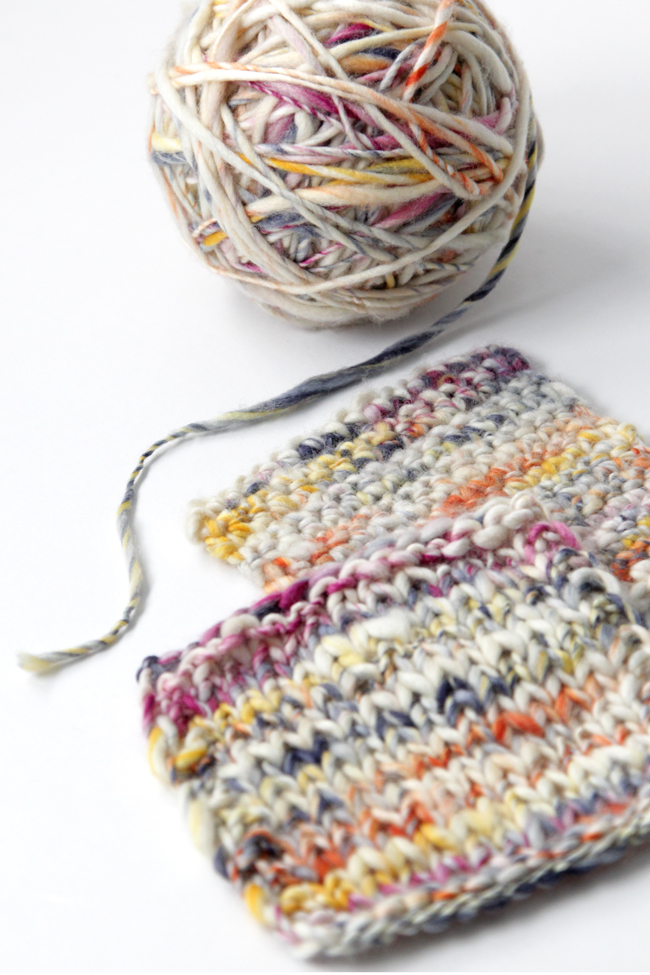 You've got to try Manos del Uruguay's new Serpentina yarn - it's handspun, making it so pretty! Click through for a full review and giveaway.