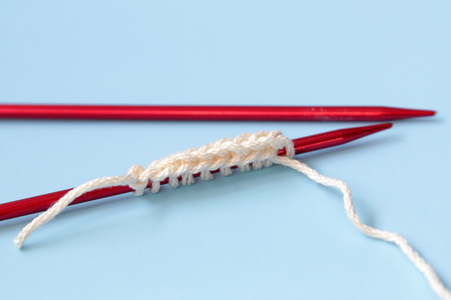 Learn the Chinese Waitress Cast On to give your knitting a beautiful, reversible edge with a little bit of stretch.