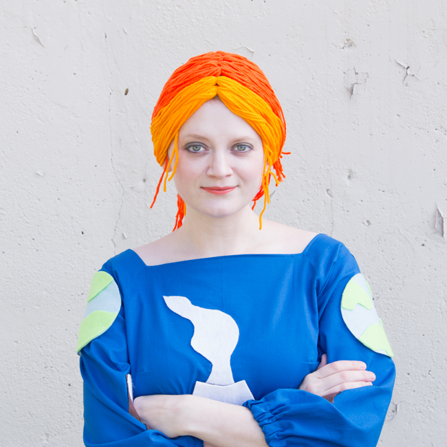 Make a quick and easy Ms. Frizzle costume from The Magic School Bus. Perfect for Halloween or comic con! No sewing, knitting or crocheting skills required. Click through for the how-to.
