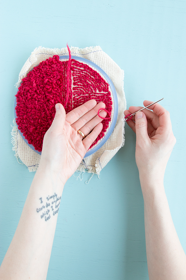 Weaving in your ends on a punch needle project is easy! Check out this step-by-step tutorial for tips and tricks for hiding and securing your punch needle rug hooking tails.