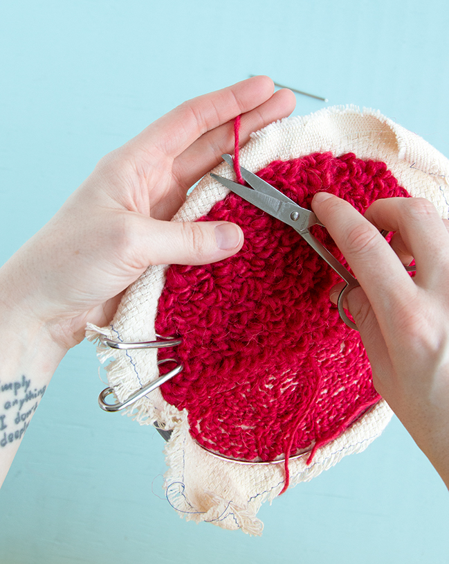 Weaving in your ends on a punch needle project is easy! Check out this step-by-step tutorial for tips and tricks for hiding and securing your punch needle rug hooking tails.