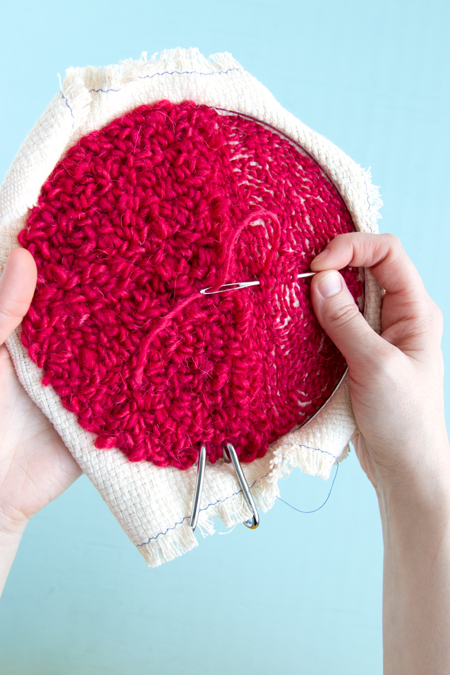 Weaving in your ends on a punch needle project is easy! Check out this step-by-step tutorial for tips and tricks for hiding and securing your punch needle rug hooking tails.