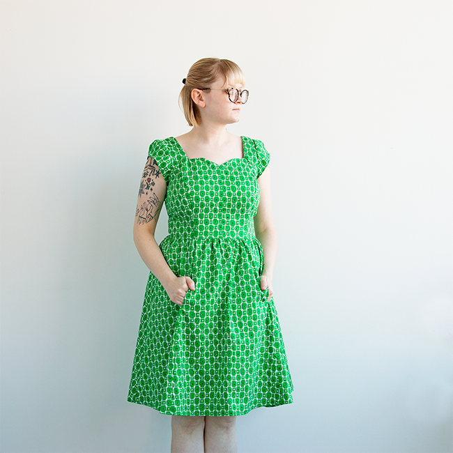 Handmade Wardrobe: Simplicity 1803. Sometimes stash-diving results in a fun dress that teaches you a thing or two about ease and fit. Click to check out the pros and cons of making Simplicity pattern 1803, and get some practical sewing advice from Grandma while you're at it!