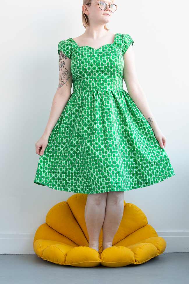 Handmade Wardrobe: Simplicity 1803. Sometimes stash-diving results in a fun dress that teaches you a thing or two about ease and fit. Click to check out the pros and cons of making Simplicity pattern 1803, and get some practical sewing advice from Grandma while you're at it!