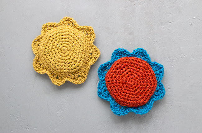 Sun & Flower Pillows - free crochet pattern! Quickly crochet a set of adorable, summery home accessories with the free pattern for these sun and flower-inspired throw pillows! Visit the Hands Occupied blog for the free crochet pattern. #crochet #freepattern #bulkyyarn #quickcrochetproject