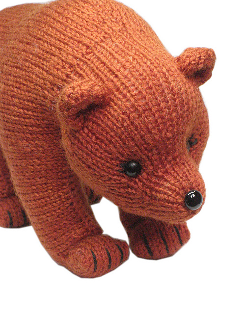 Grizzly Bear knitting pattern by Loly Fuertes