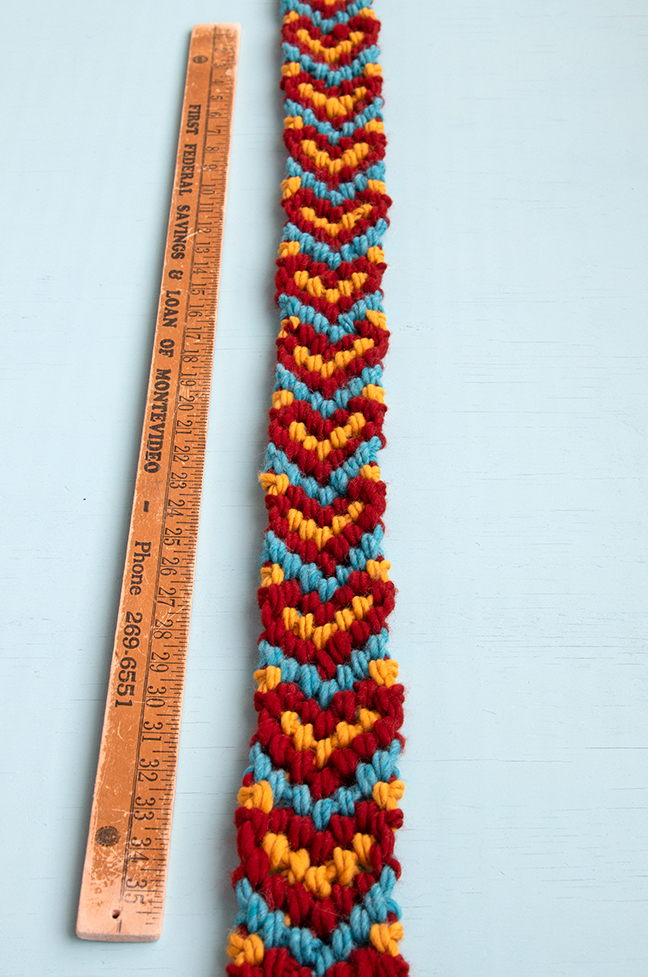 This is my very first wide bracelet (14 strings), is it normal for it to  wave like this while knotting? Pattern is #34499 :D : r/friendshipbracelets