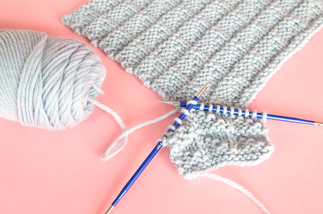 Learn how to knit the Triangle Rib Stitch, which creates a versatile, reversible fabric. This beginner friendly stitch pattern is worked over a multiple of 5 stitches and 6 rows, and it's comprised of just knit and purl stitches.
