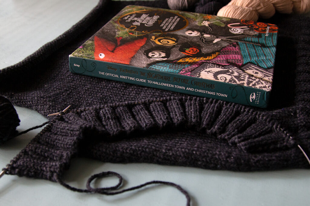 Coming this October: A knit along (KAL) featuring Heidi Gustad’s pattern from the new Nightmare Before Christmas knitting book from Tanis Gray and Insight Editions.
