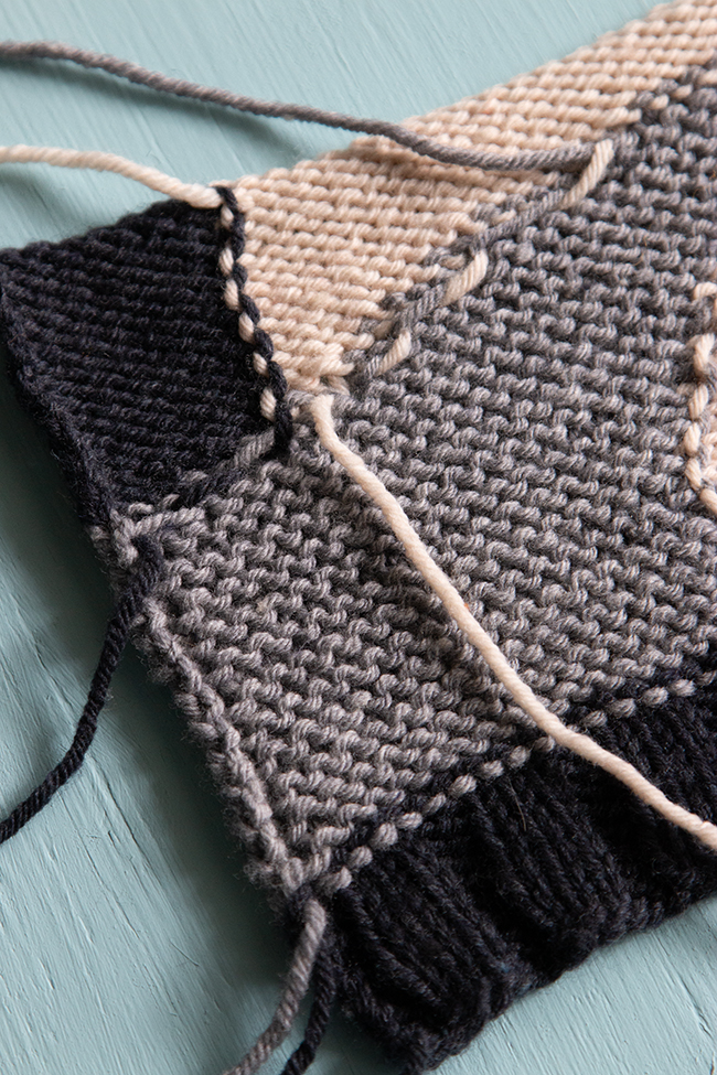 How to knit better Intarsia | If you feel anxiety when it comes to knitting intarsia, you're not alone. This tutorial should help assuage that anxiety - it's all about how to knit better (cleaner, crisper, more even) intarsia joins.